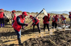 干群齐上阵：掀起冬春修水利和农村人居环境整治热潮