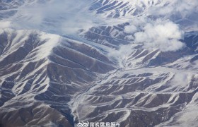 辽阔！雪映祁连山宛若水墨画