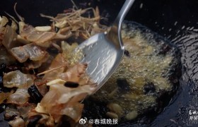 在大理宾川吃一桌野菜，把春天留在肚子里